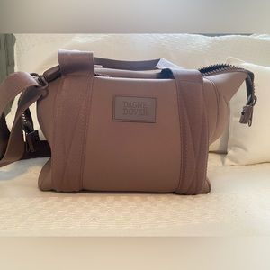 EUC Dagne Dover small landon